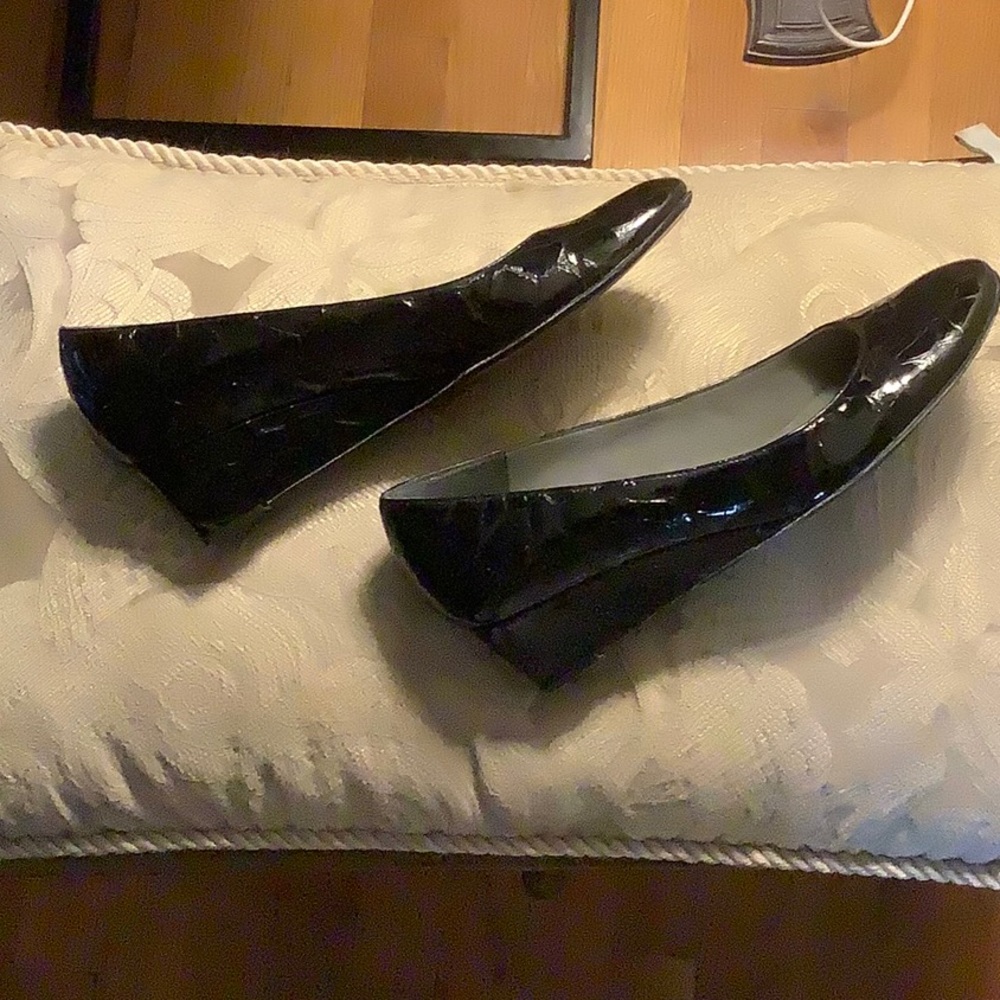 Stuart Weitzman Size 8 Black Crocodile Patent Dre… - image 5